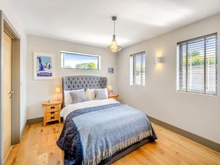 Island Yard - Moreleigh - 8