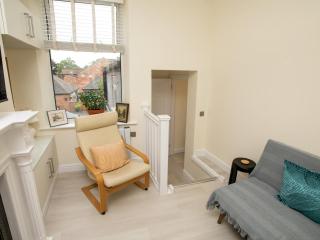 Pet friendly Flat by the Castle Pass The Keys - Lincoln - 4