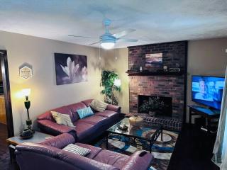 Peaceful Bungalow Getaway 10min Airport & Downtown - Riverdale - 7
