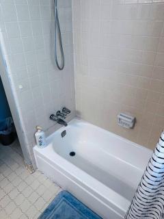 Peaceful Bungalow Getaway 10min Airport & Downtown - Riverdale - 3