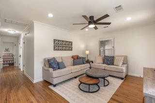ModernNest 3BR · King Bed · Fire Pit · TU & Expo - 4