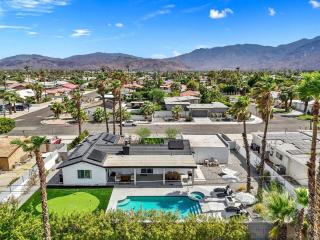 Ultimate Outdoor Oasis by Rather Be Properties - Palm Springs - 2