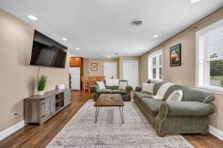 Hamilton Home Playground 2BR - 7