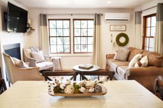 Ruidosos Midtown Retreat Cozy Cabin with AC - Ruidoso - 6