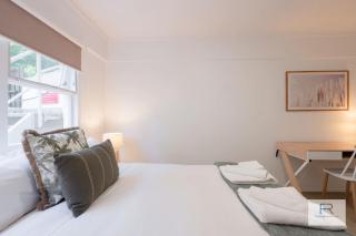 Spanish Charm - Stylish 3BR Steps from the Beach - Auckland - 2
