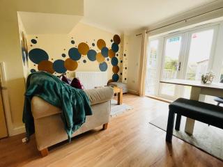 Cambridge 4 Bedroom Sleeps 9 Wi-Fi Garden, LONG STAYS ACCEPTED- Orchid House - Cambridge - 3