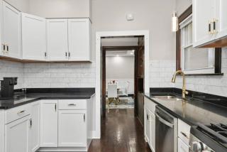 Gorgeous 5 BR Gem with Games - Chicago - 6