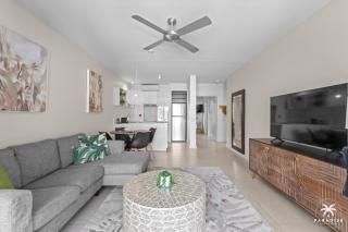 Beach Club Luxury Penthouse with Rooftop Spa - Palm Cove - 7