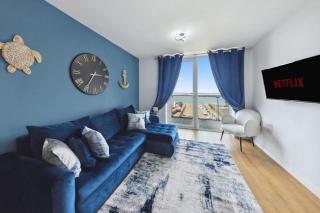Luxury 1 Bedroom flat by the water with allocated parking - 2