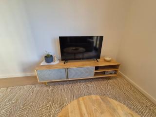 Modern Comfort in Canberra's City Center - Hosted by Canstay - 7