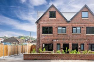 Chique Luxurious Modern Home - Worsley - 0