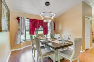 11 Mi to Dtwn Ocala Home with Screened-In Lanai! - Marion Oaks - 0