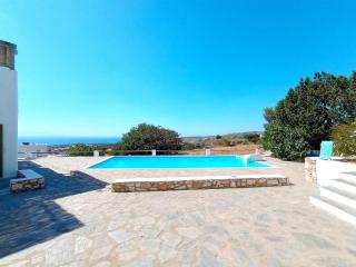 Cheerful 2 bedroom villa with pool. - Kampos Paros - 0