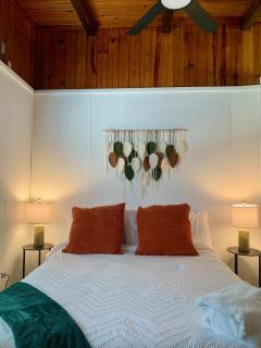 Lakefront Cottage in Secluded Cove - Sunrise Beach - 9