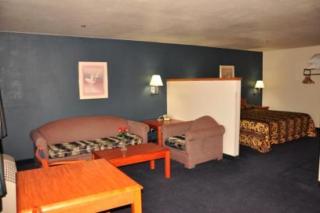 Luxury Inn - Norwalk - 9