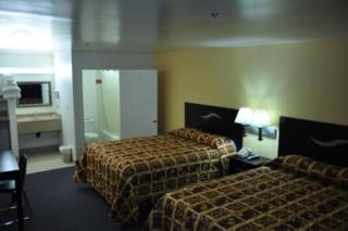 Luxury Inn - Norwalk - 2