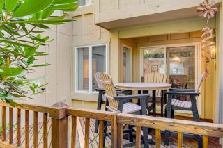 Hike, Golf and Explore Pocono Pines Townhome - Pocono Pines - 0