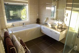 Ruru Lodge - Bed and Breakfast - Kinloch - 3