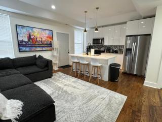 Chic Euro City Getaway- Close to Downtown - Chicago - 0