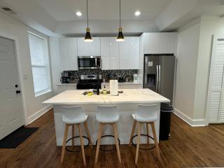 Chic Euro City Getaway- Close to Downtown - Chicago - 7