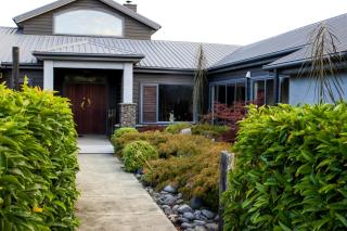 Ruru Lodge - Bed and Breakfast - 1