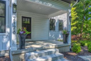 Beach Glass Retreat - Pickleball, Lake access 2 minute walk away, luxury home - 5