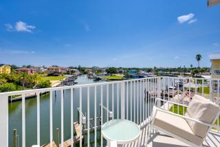 Chic Hudson Townhome Walk to the Beach! - 9