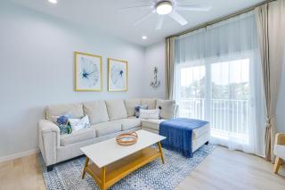 Chic Hudson Townhome Walk to the Beach! - 0