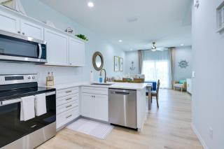 Chic Hudson Townhome Walk to the Beach! - 1