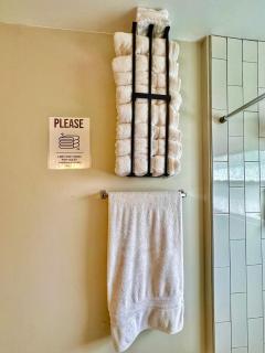 Modern Luxe 3BR 1BA with Bar 9 - 1