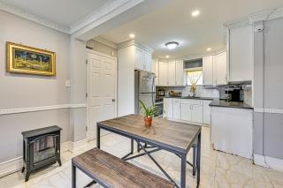 Pet-Friendly Valley Stream Duplex - 1 Mi to Mall! - 4