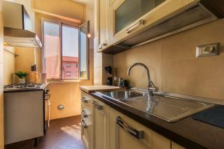 Exclusive & Strategic 2-Bedroom Apartment, 50m from M4 - Milan - 6