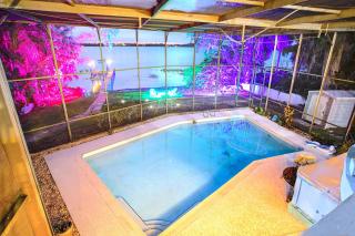 Spacious Lakefront House with Pool, Hottub, & Boating - Orlando - 0
