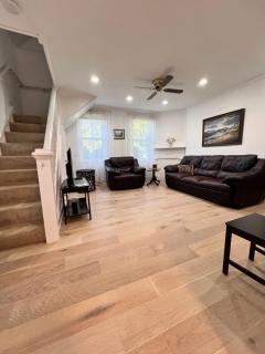 Across The INN Entire Colonial House with lovely porch & extremely fast Wi-Fi - Washington, Virginia - 7