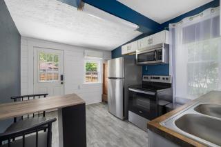 Remodeled Apartment Blocks from Downtown Bristol - 8