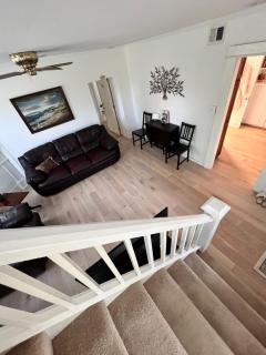 Across The INN Entire Colonial House with lovely porch & extremely fast Wi-Fi - Washington, Virginia - 6