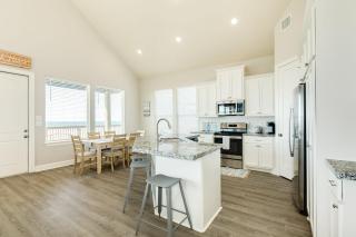 Iris - Beachfront - Pet & Family Friendly - 1