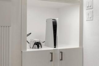 Shop & Store Oasis, 13min from Airport, Prime Spot - 2