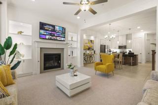 Shop & Store Oasis, 13min from Airport, Prime Spot - 9