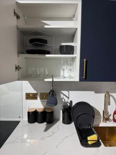 Newly Renovated Studio in Center - Luton - 3