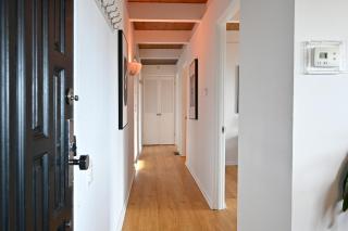 Hollywood Hills Retreat with Panoramic View - 5