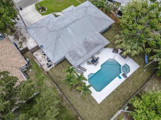 Blue Palm Home with Pool, Hot Tub, Nearby Beach, Outdoor Shower - Bradenton - 6
