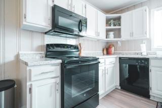 Spacious Home with Pet-Friendly Yard - Charlotte - 4