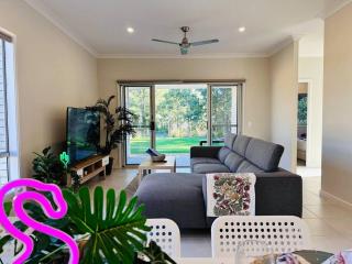 Hidden Woodland Paradise - 2024 New Built 4 Bedroom Home Loganlea - Loganlea - 0