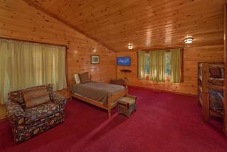 Sweet Tranquility Pool Lodge - Cosby - 3