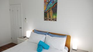 Beach Bliss, Private Bedroom, Private Lounge & Bathroom, plus Netflix, Wifi - Kewarra Beach - 9