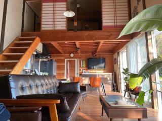 Holiday house with great views! - - 3