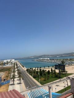 Splendide Studio au centre ville, avec une vue imprenable sur la marina de Tanger - 1