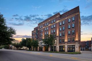 Fairfield Inn & Suites by Marriott Savannah Downtown Historic District - Savannah - 8
