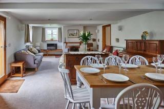 5 bedroom cottage in rural Staffordshire - 4